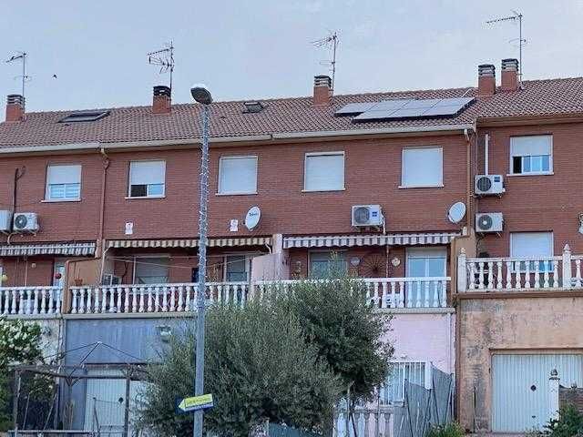Single-family semi-detached for sale in C/ Los Espejos, Villanueva de la Torre
