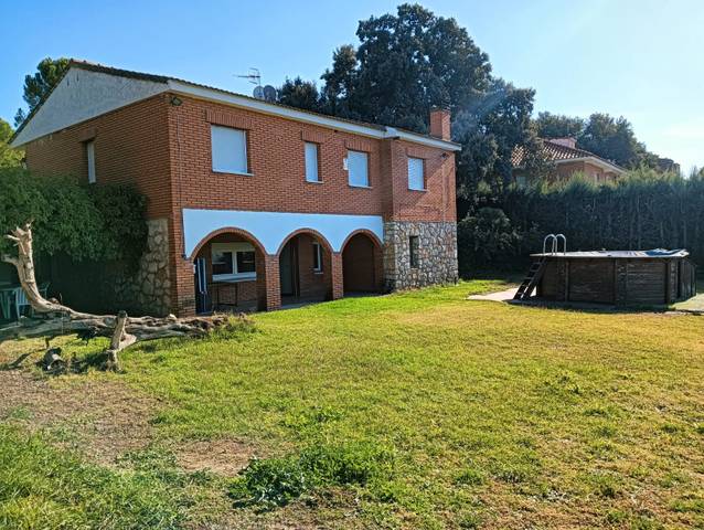 Casa-chalet en Venta en Urbanizacion Las Fuentes, 813P en Fuentenovilla