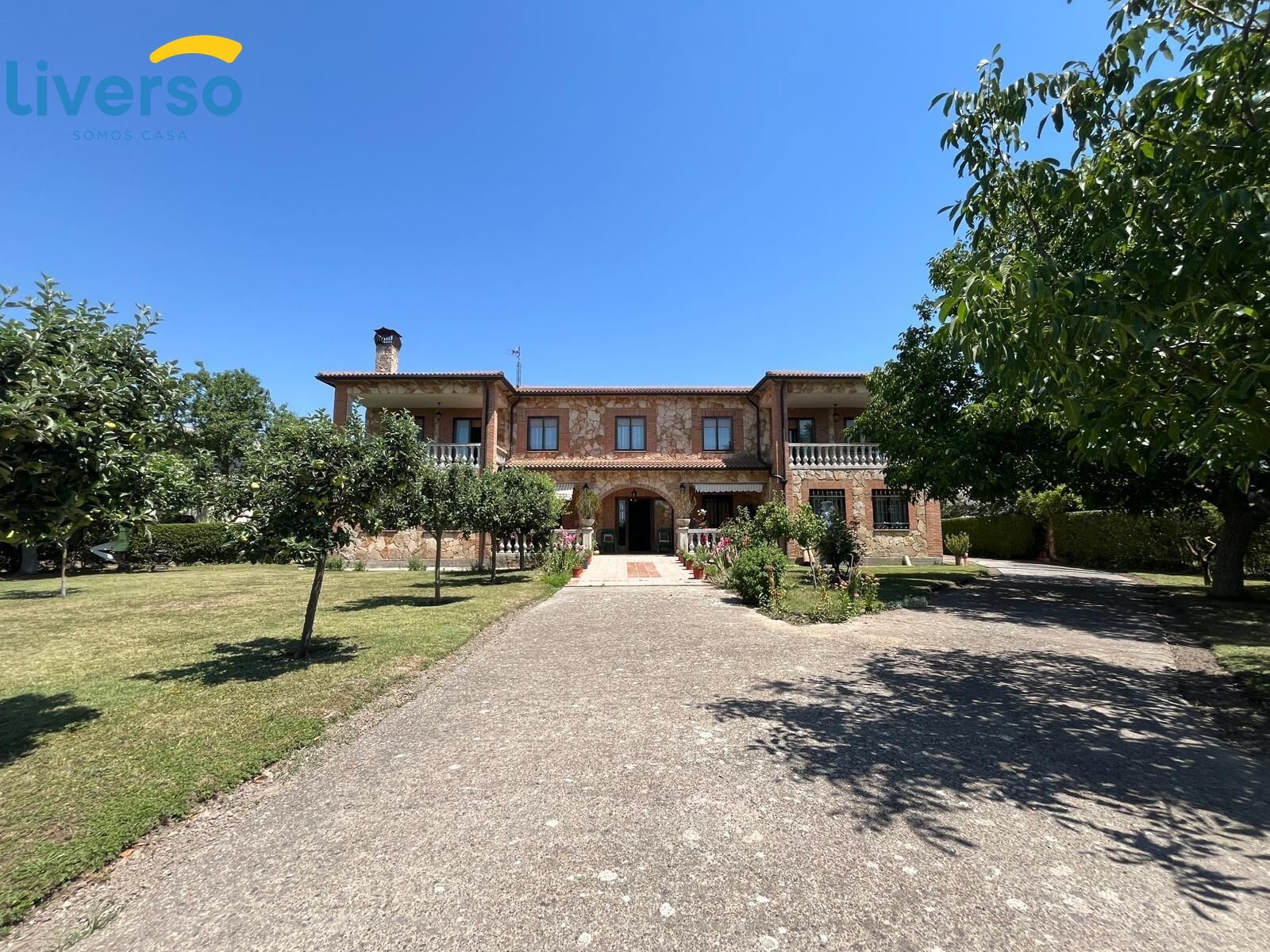 Vista exterior de Casa o xalet en venda en Los Balbases  amb Calefacció, Jardí privat i Terrassa