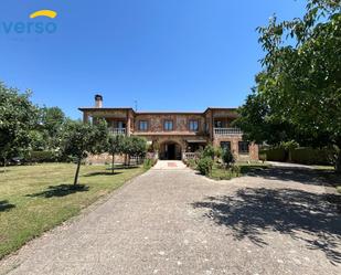 Vista exterior de Casa o xalet en venda en Los Balbases  amb Calefacció, Jardí privat i Terrassa