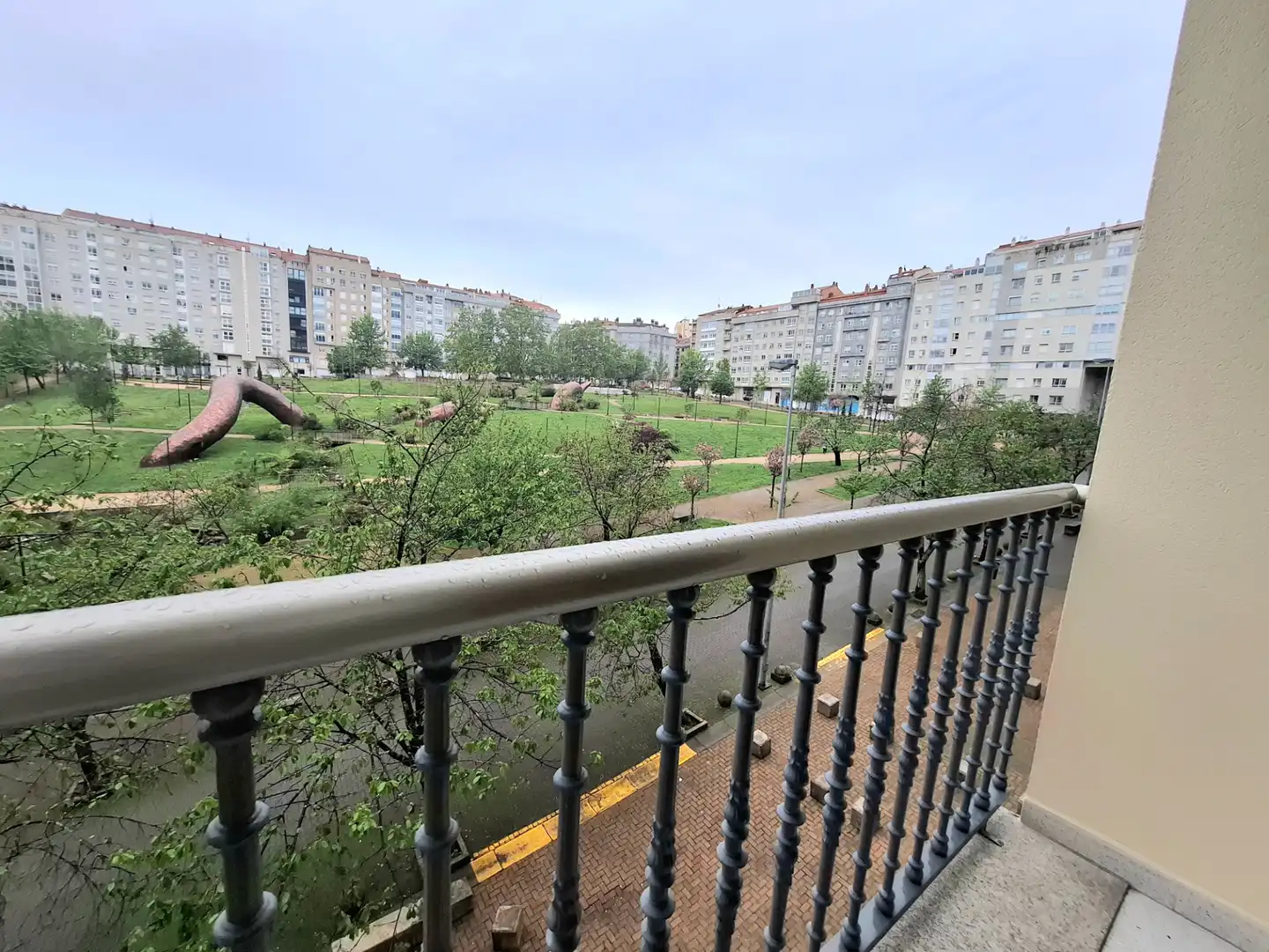 Vista exterior de Pis en venda en Vigo  amb Calefacció, Traster i Balcó