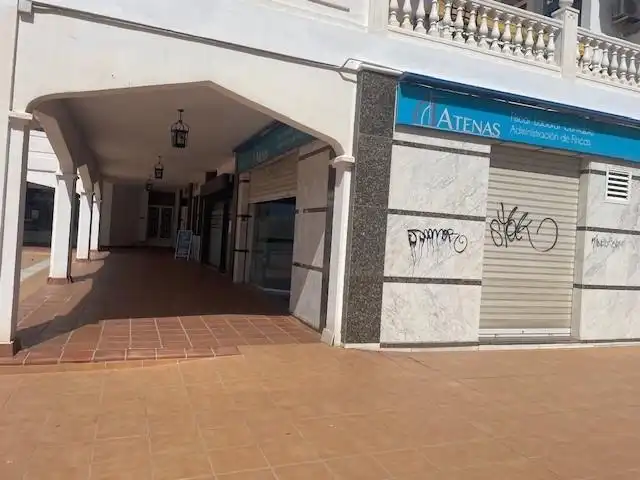 Oficina de lloguer en Benalmádena amb Aire condicionat, Calefacció i Moblat