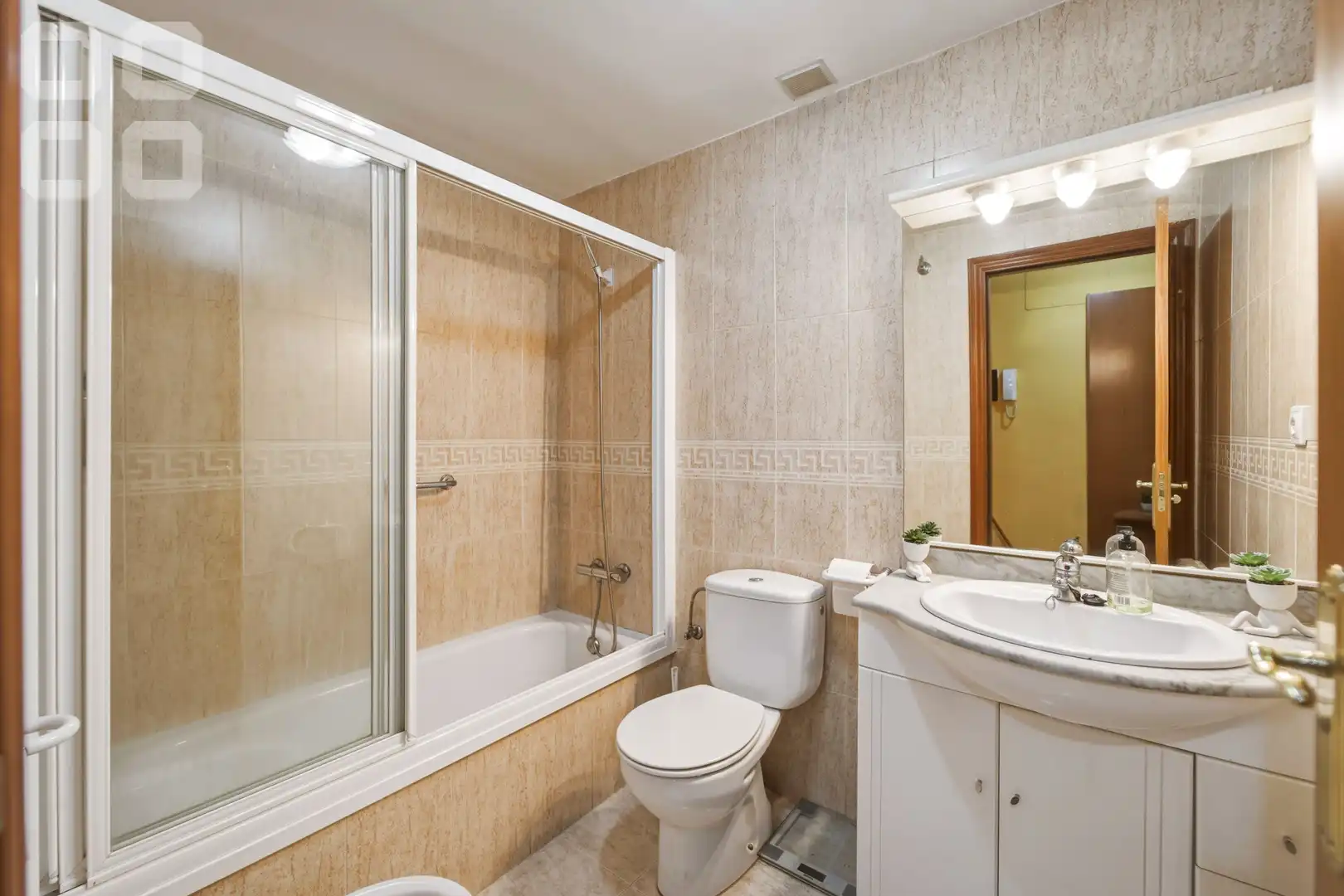 Baño de Piso en venta en Pineda de Mar con Aire acondicionado, Calefacción y Trastero