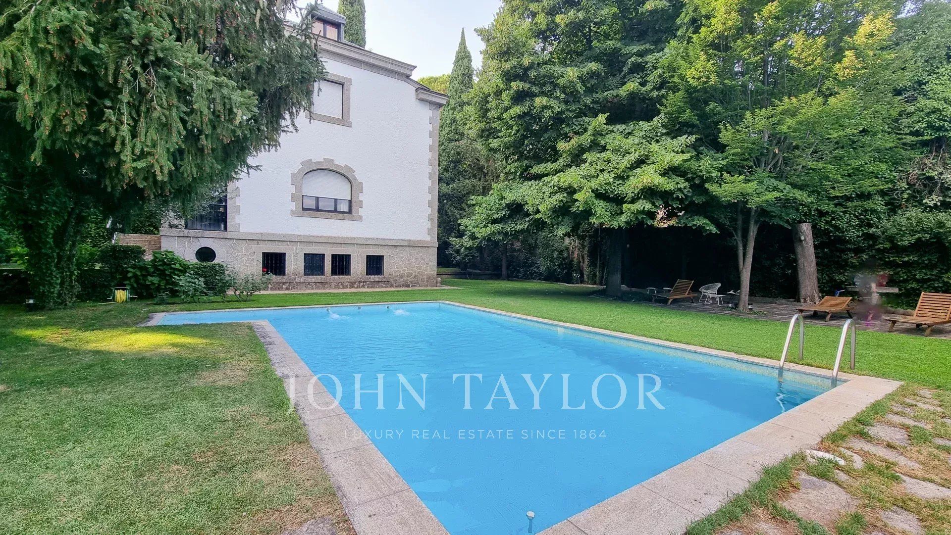 Piscina de Casa o xalet en venda en San Lorenzo de El Escorial amb Calefacció, Jardí privat i Terrassa