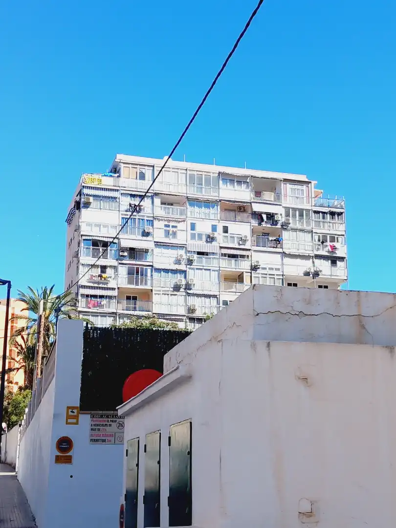 Vista exterior de Pis en venda en Benidorm amb Moblat i Balcó