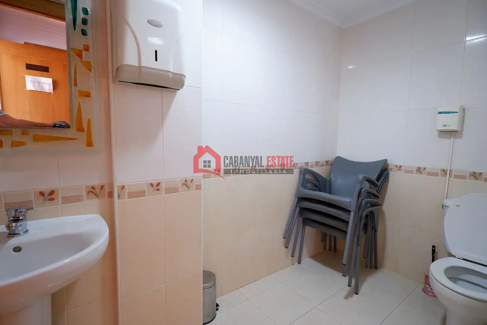 Habitación de Local en venta en Valencia con Aire acondicionado y Amueblado