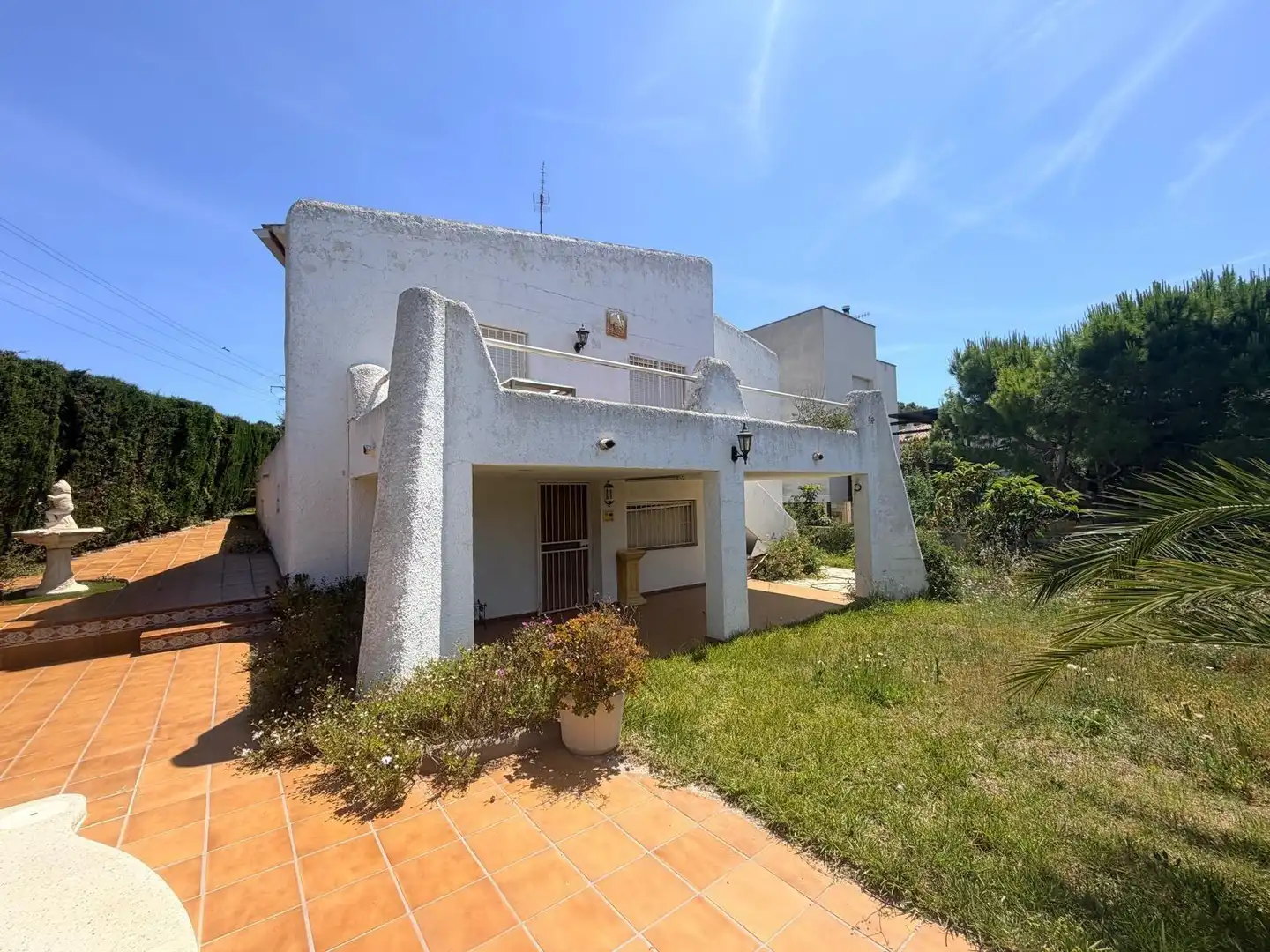 Vista exterior de Casa o xalet en venda en Cunit amb Jardí privat, Terrassa i Traster