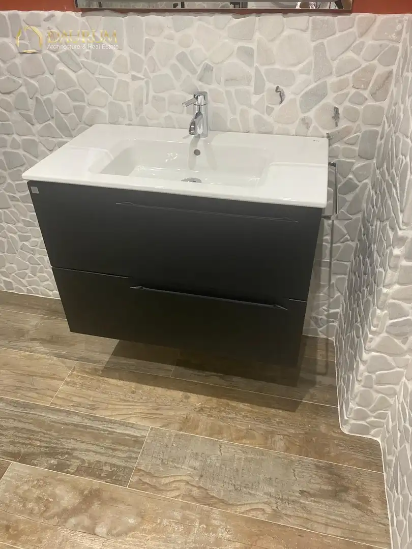 Baño de Piso en venta en Madrid con Calefacción, Terraza y Amueblado