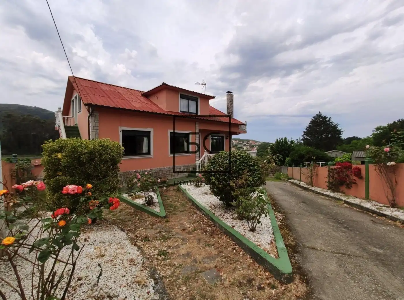 Vista exterior de Casa o xalet en venda en Valdoviño amb Jardí privat, Terrassa i Traster