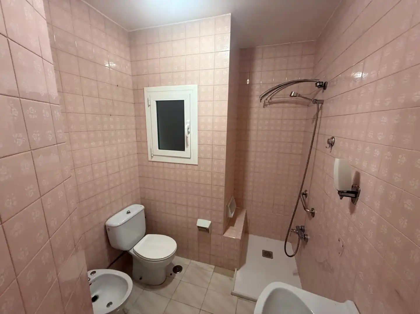 Bathroom of Flat for sale in Oviedo   with Heating, Parquet flooring and Terrace