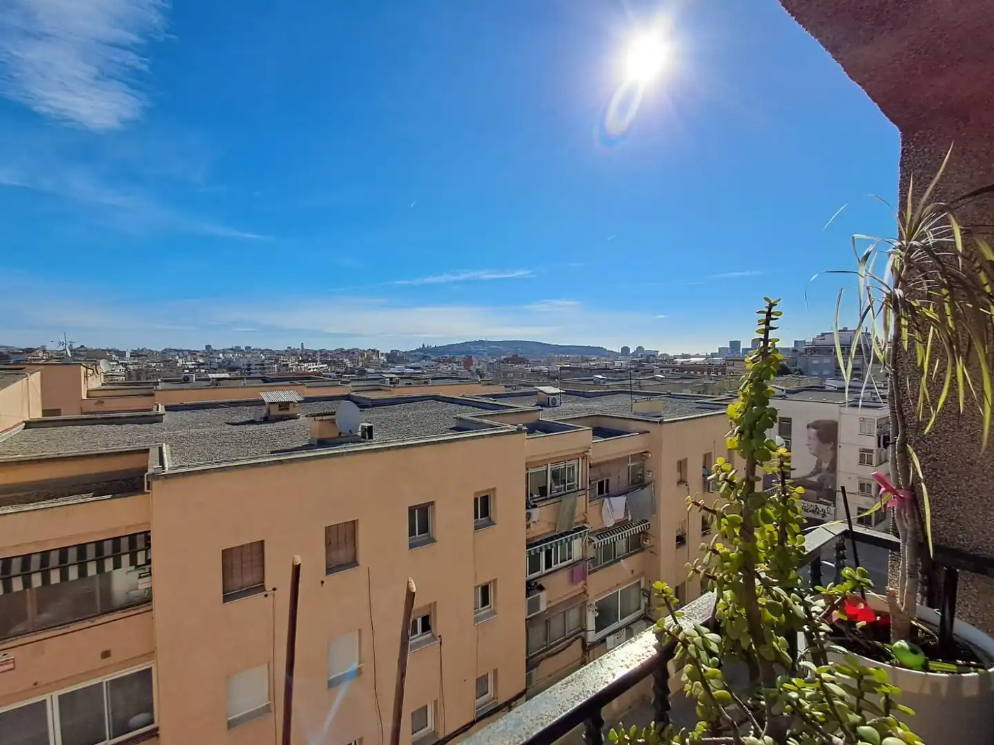 Vista exterior de Apartament en venda en L'Hospitalet de Llobregat