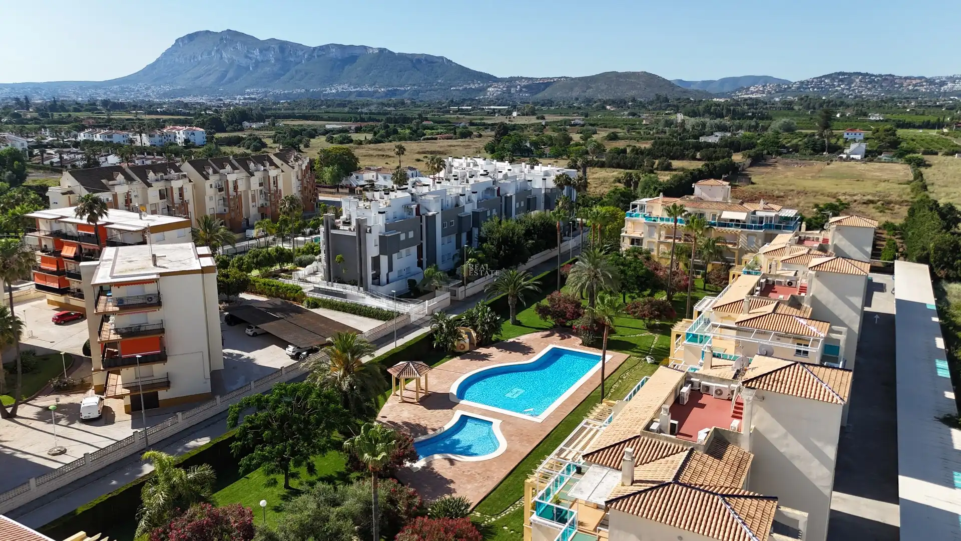 Vista exterior de Piso en venta en Dénia con Aire acondicionado, Terraza y Piscina