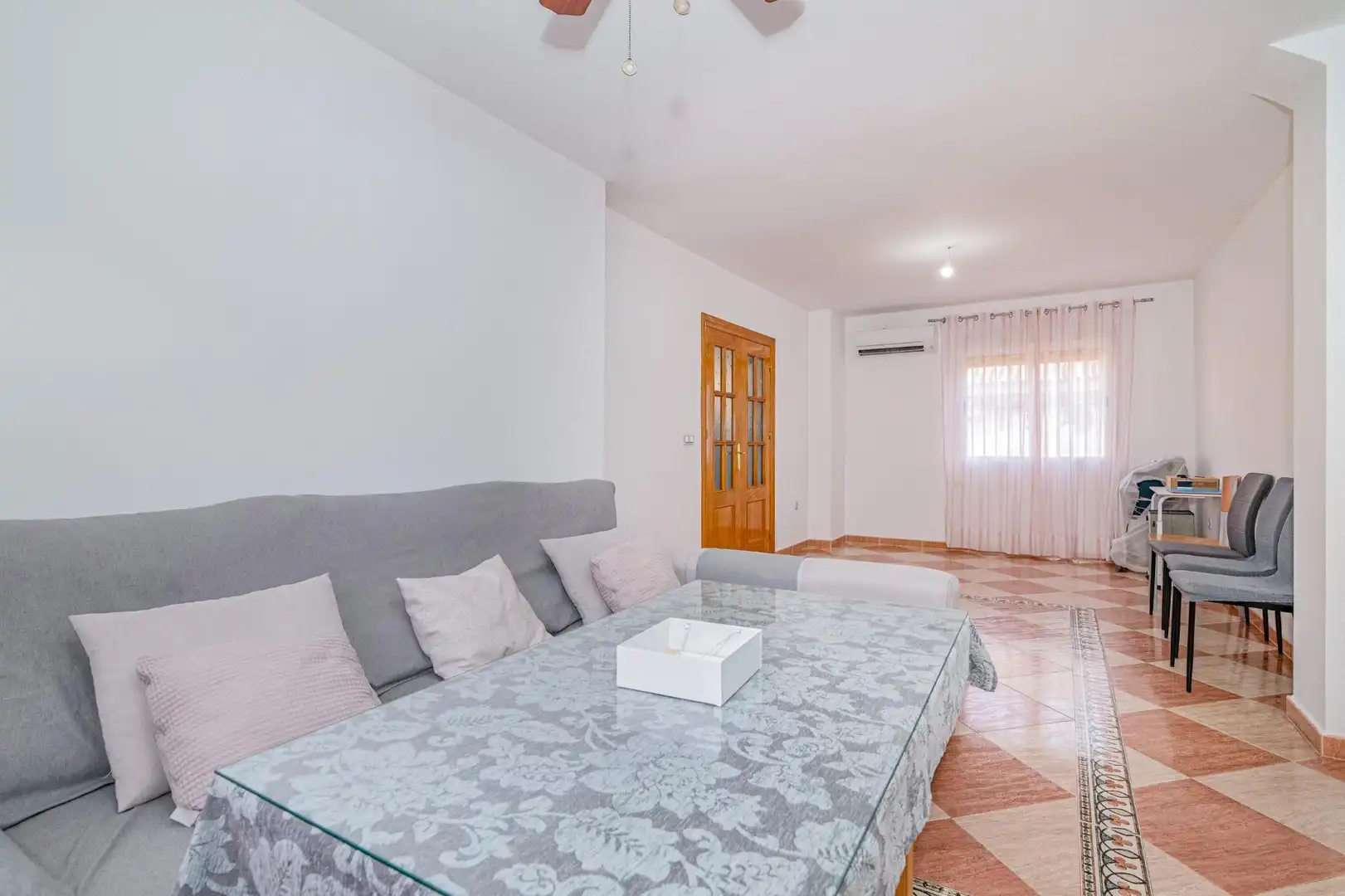 Sala d'estar de Casa adosada en venda en Cijuela amb Aire condicionat, Traster i Piscina