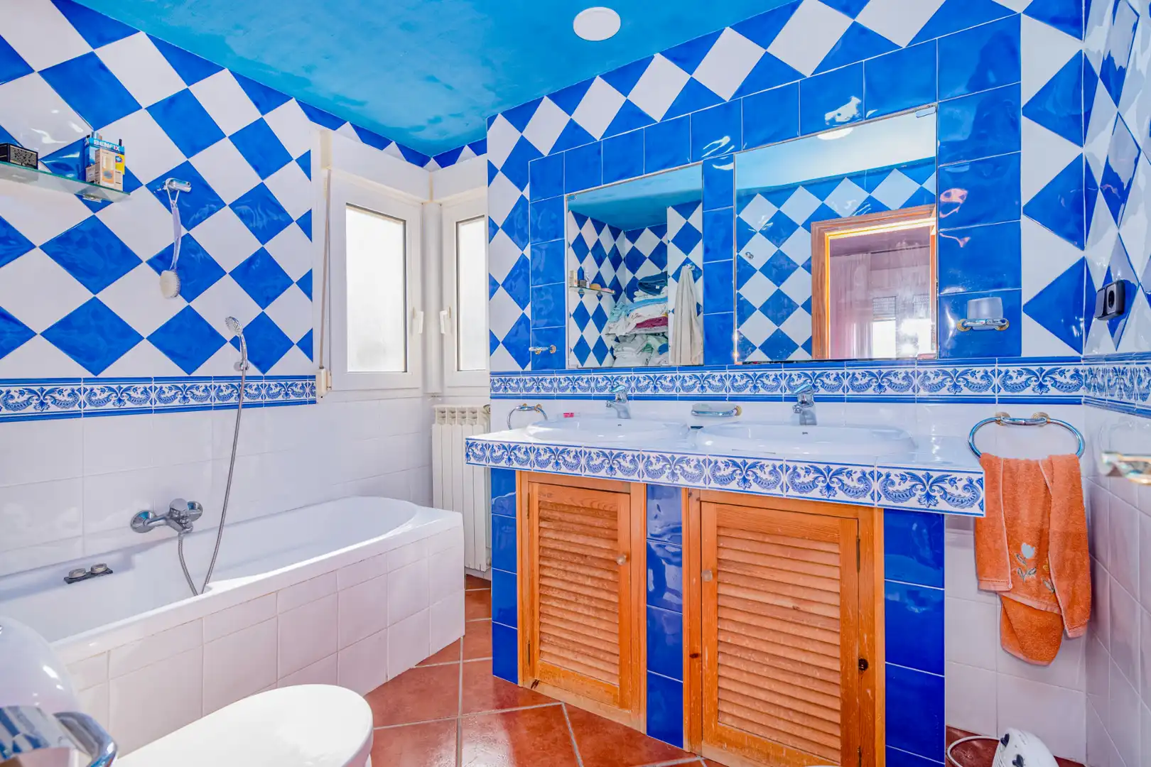 Baño de Casa o chalet en venta en La Zubia con Aire acondicionado, Calefacción y Jardín privado