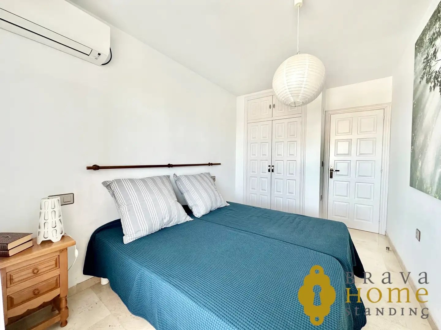 Schlafzimmer von Dachboden zum Verkauf in Empuriabrava mit Klimaanlage, Terrasse und Möbliert