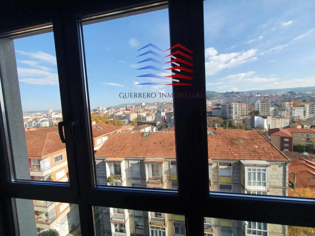 Außenansicht von Wohnung zur Miete in Ourense Capital  mit Heizung, Parkett und Terrasse