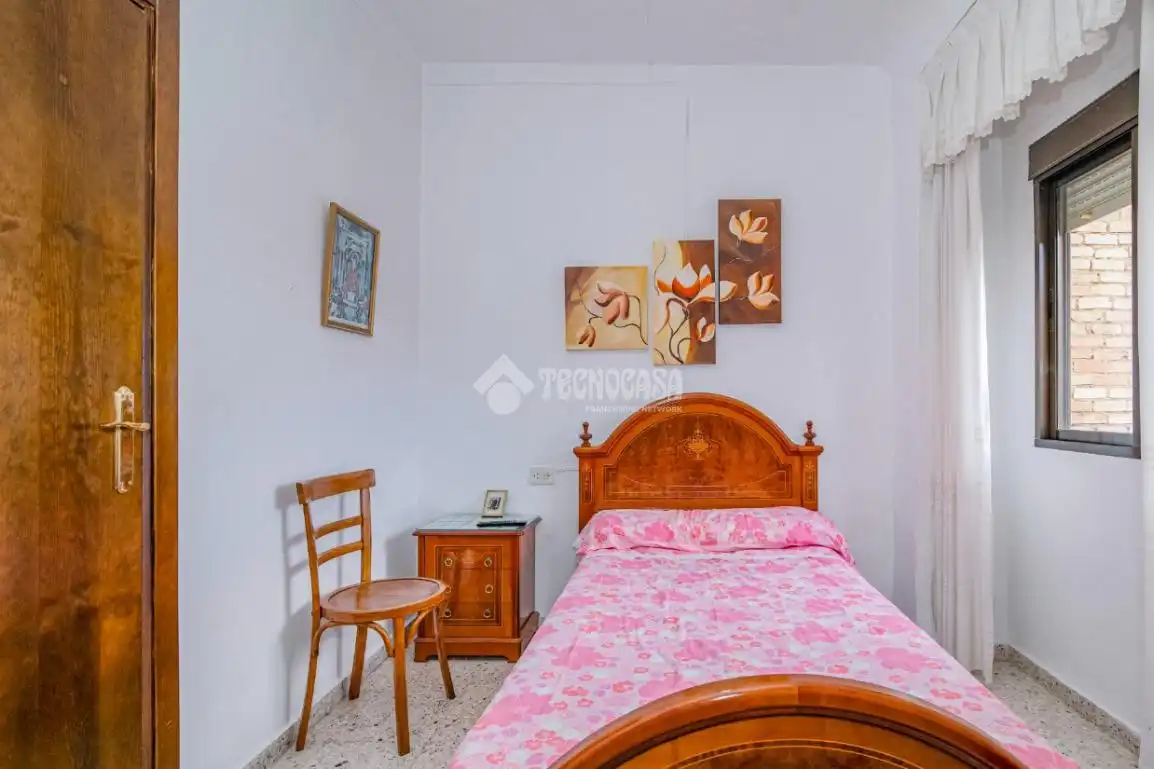 Dormitori de Casa adosada en venda en Loja amb Aire condicionat i Terrassa