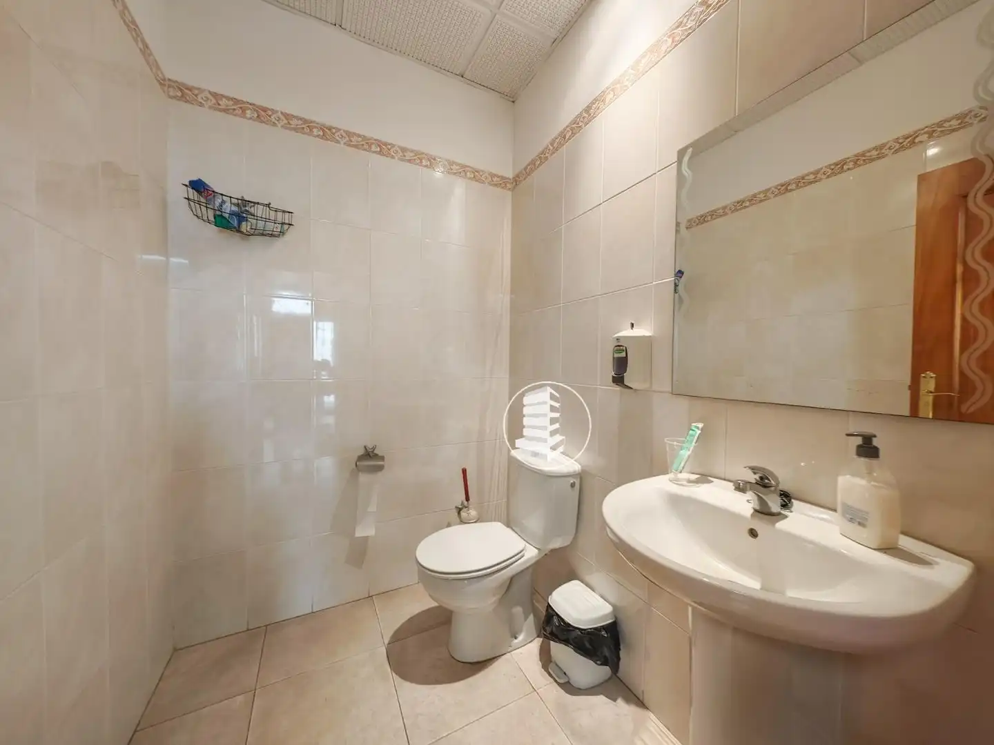 Baño de Oficina en venta en El Rosario con Aire acondicionado