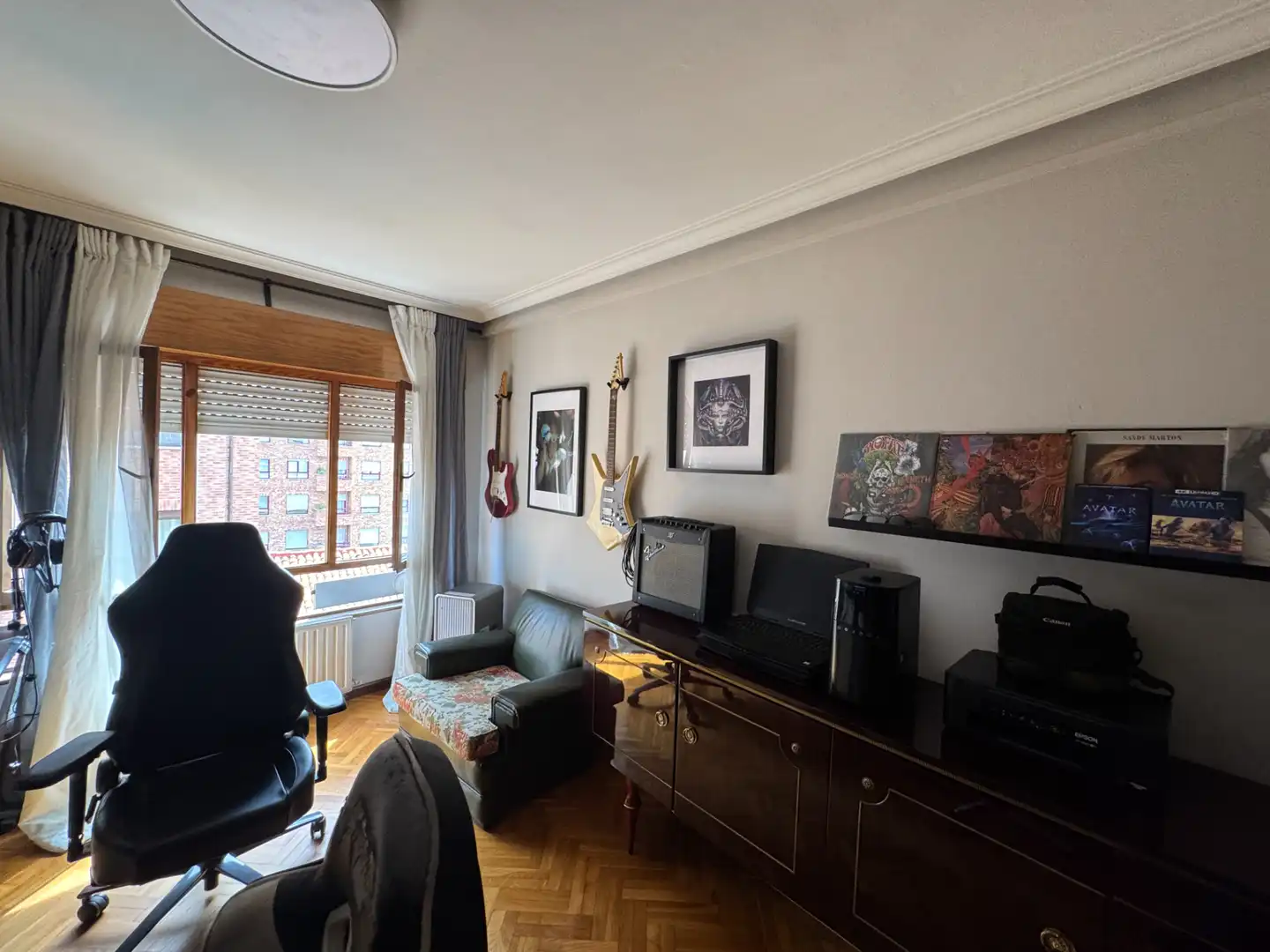 Sala d'estar de Pis en venda en Oviedo  amb Calefacció, Parquet i Forn