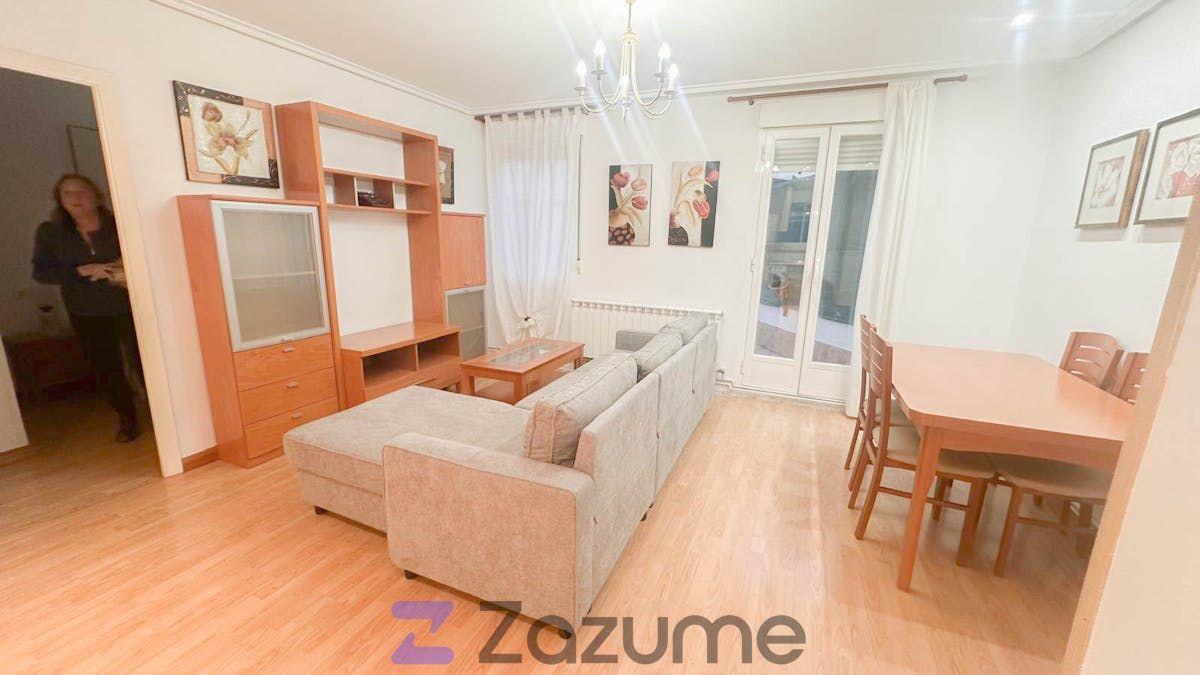 Sala d'estar de Pis de lloguer en  Logroño amb Calefacció, Parquet i Terrassa