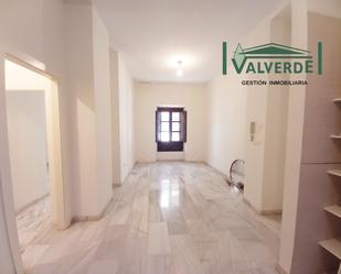 Flat to rent in  Granada Capital  with Air Conditioner, Heating and Oven