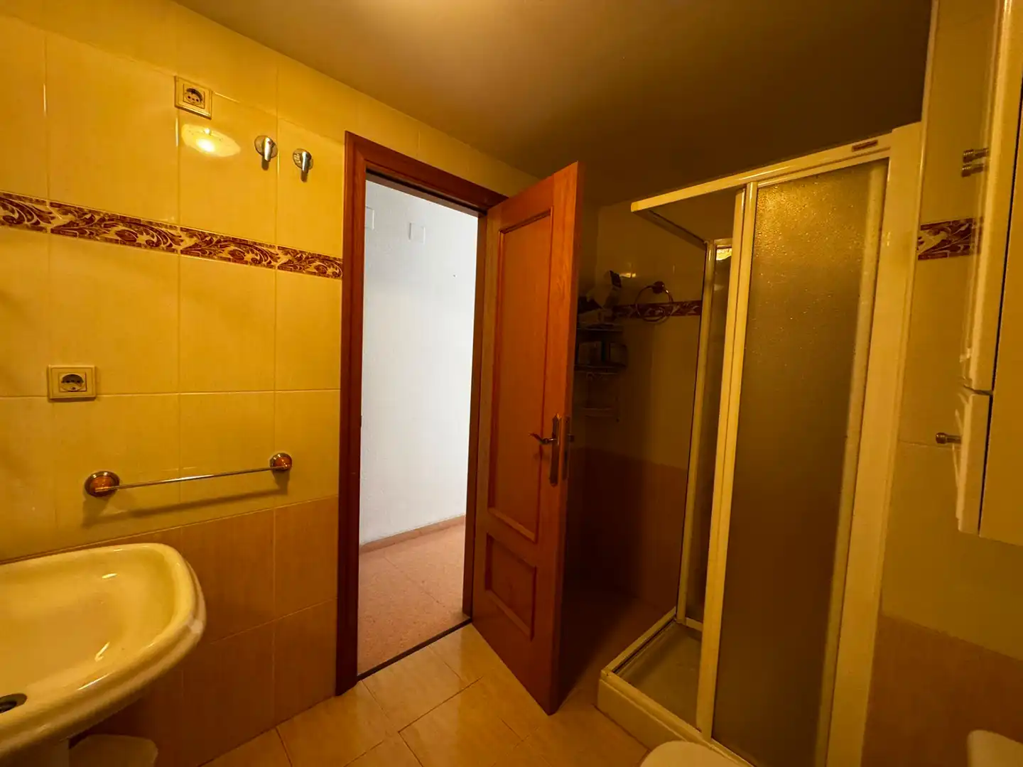 Bathroom of Flat for sale in Alicante / Alacant  with Air Conditioner, Heating and Storage room