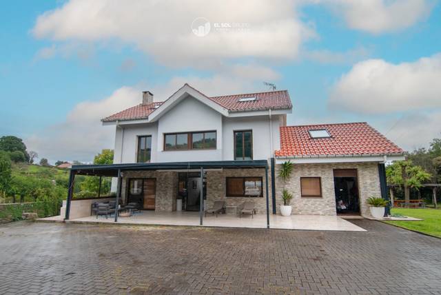 Casa-chalet en Venta en Carretera de Caldones, 942 en Deva