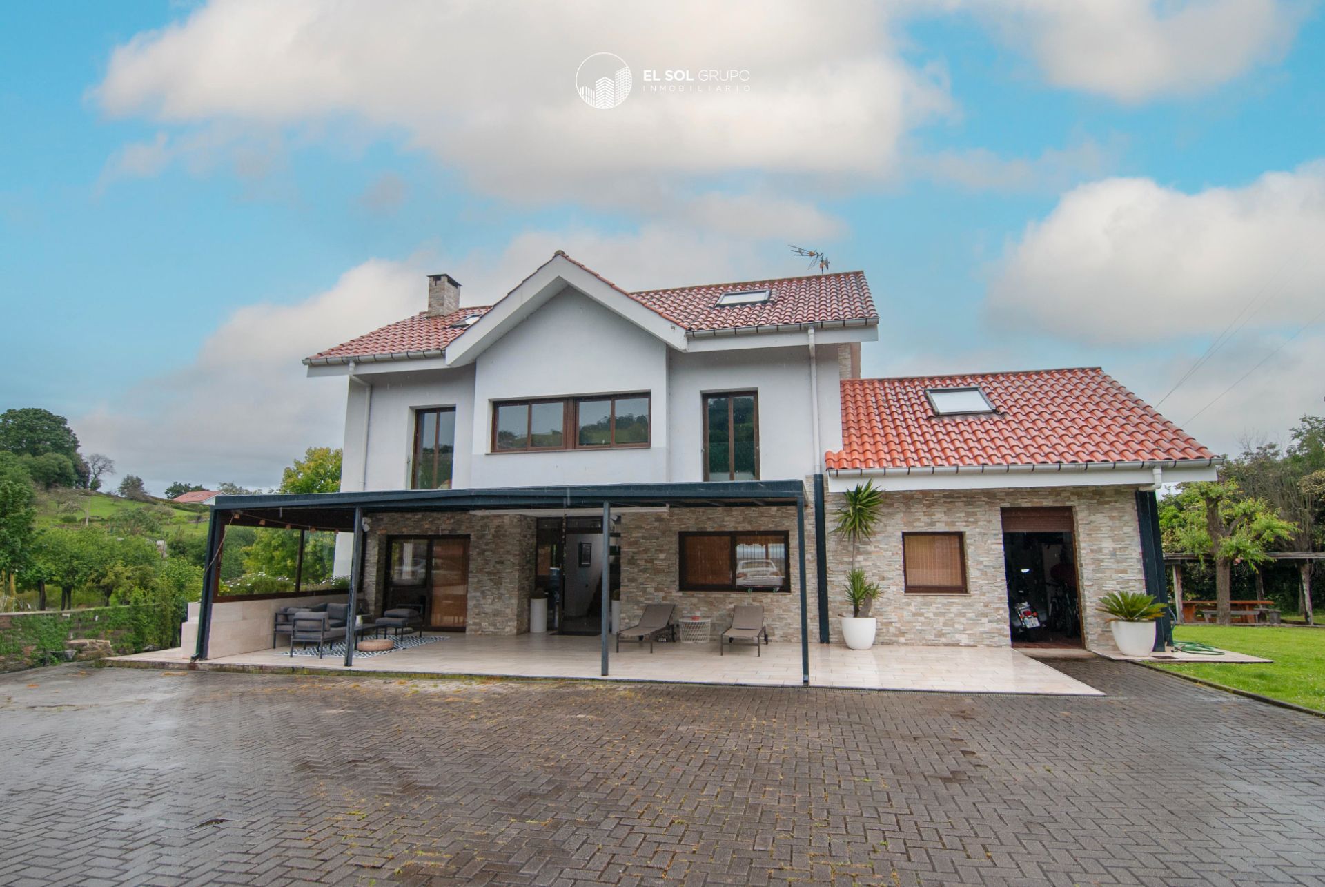 Vista exterior de Casa o xalet en venda en Gijón  amb Calefacció, Jardí privat i Parquet
