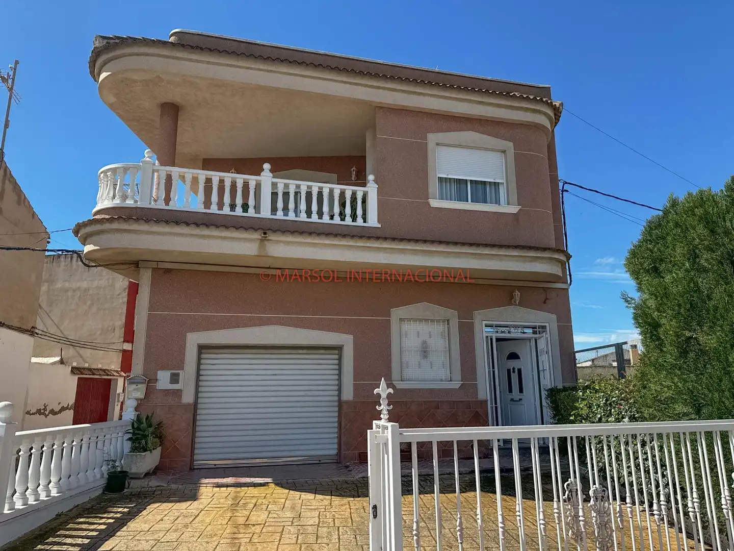 Vista exterior de Casa o xalet en venda en Orihuela amb Jardí privat, Terrassa i Traster