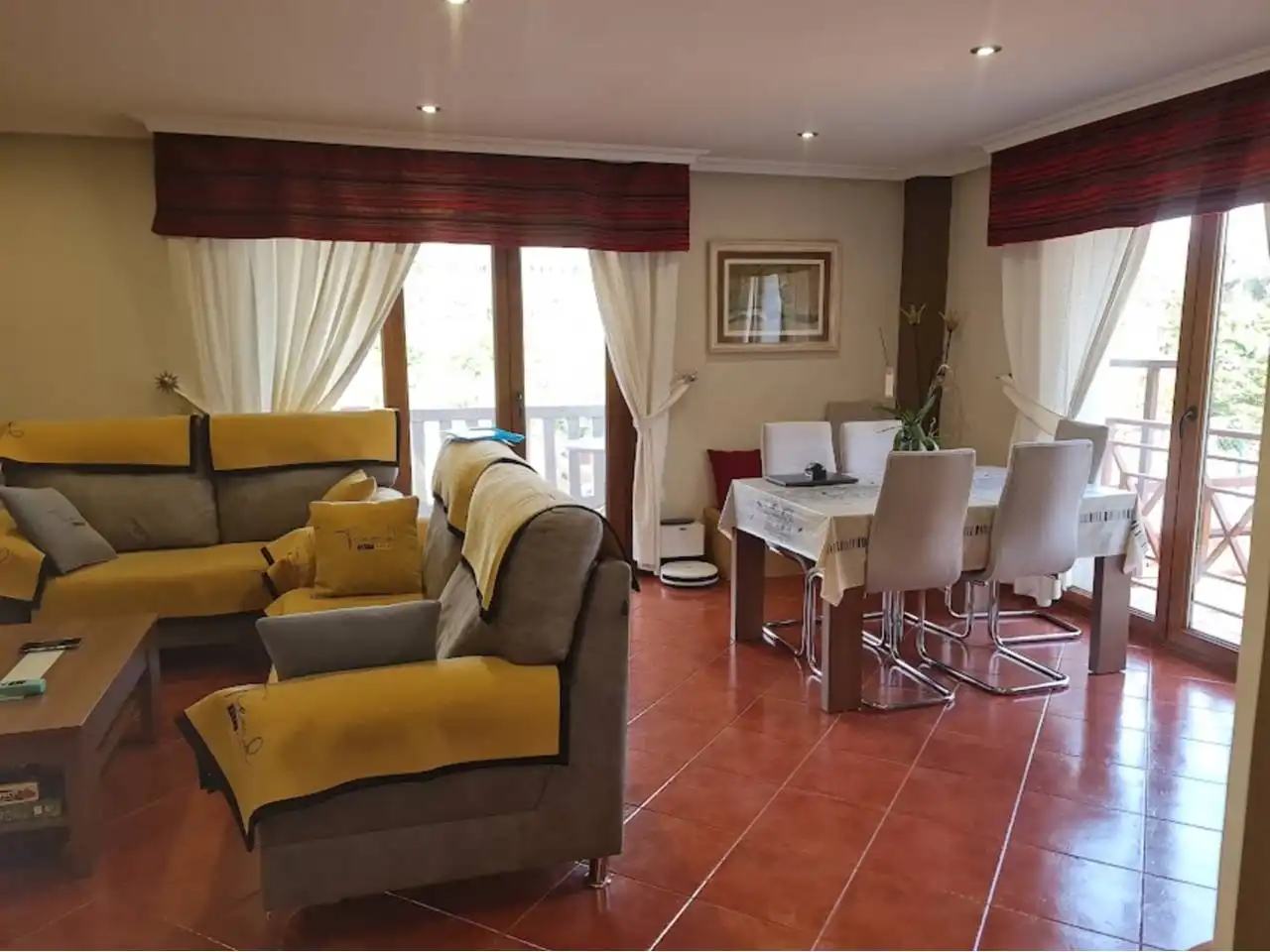 Sala d'estar de Casa o xalet en venda en Sanxenxo amb Calefacció, Jardí privat i Parquet