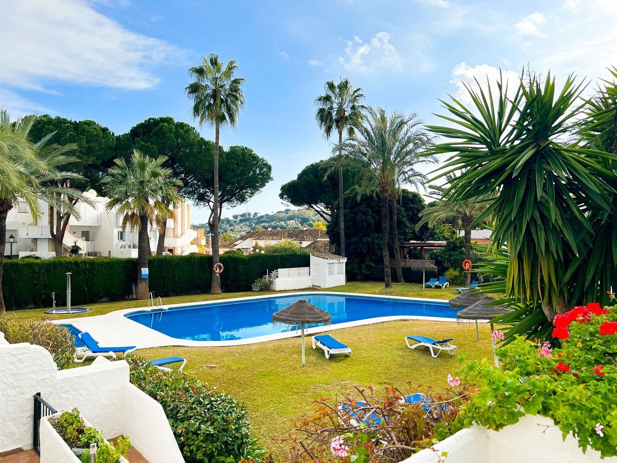 Jardí de Casa adosada en venda en Marbella amb Aire condicionat, Terrassa i Moblat