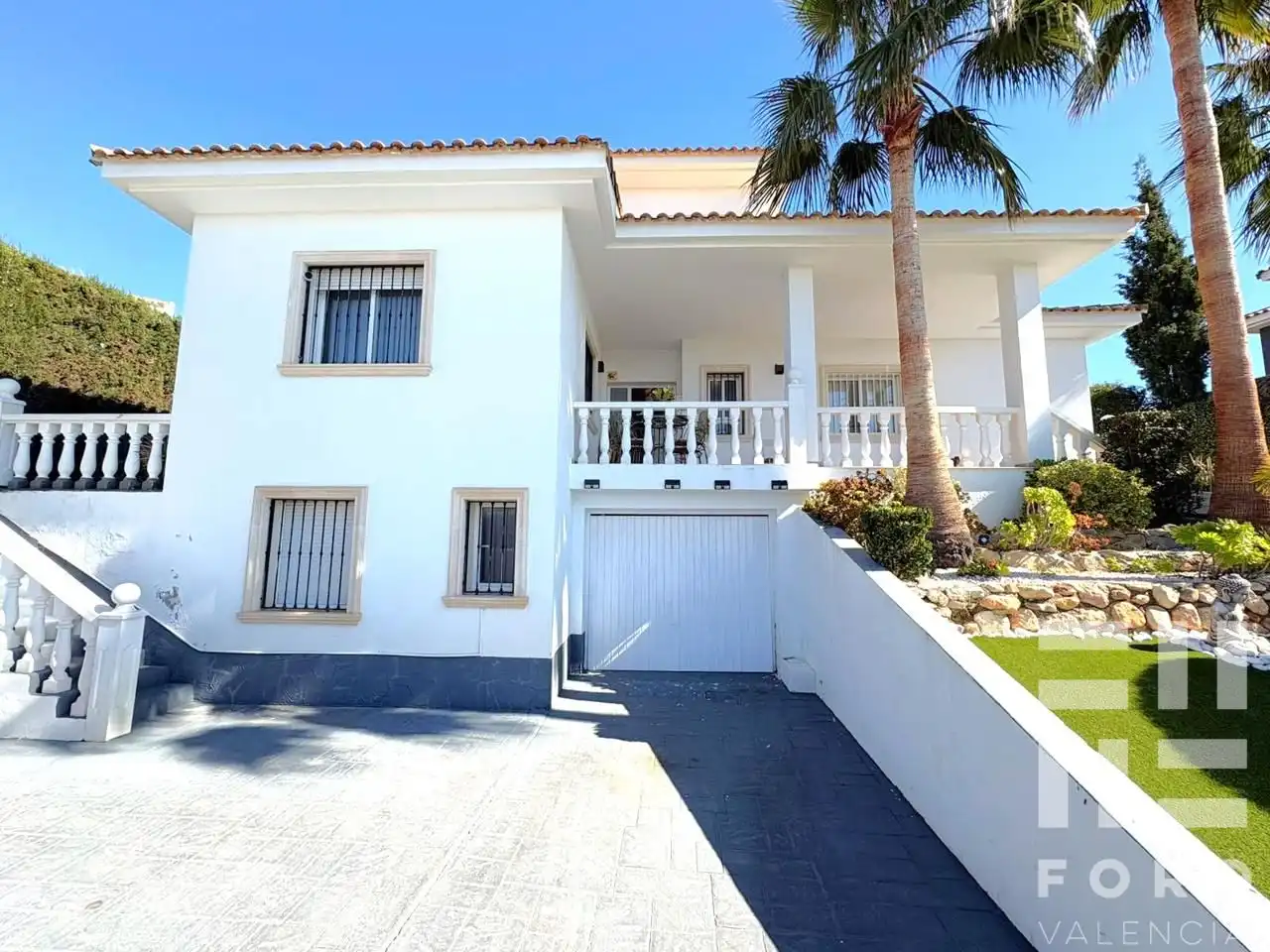 Vista exterior de Casa o chalet en venta en L'Eliana con Aire acondicionado, Jardín privado y Terraza