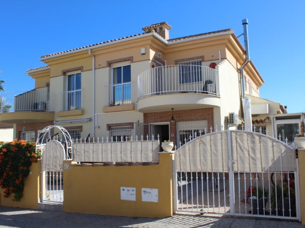 Vista exterior de Casa o chalet en venta en Orihuela con Aire acondicionado, Jardín privado y Terraza