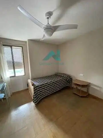 Habitación de Piso de alquiler en Sevilla con Aire acondicionado, Calefacción y Jardín privado