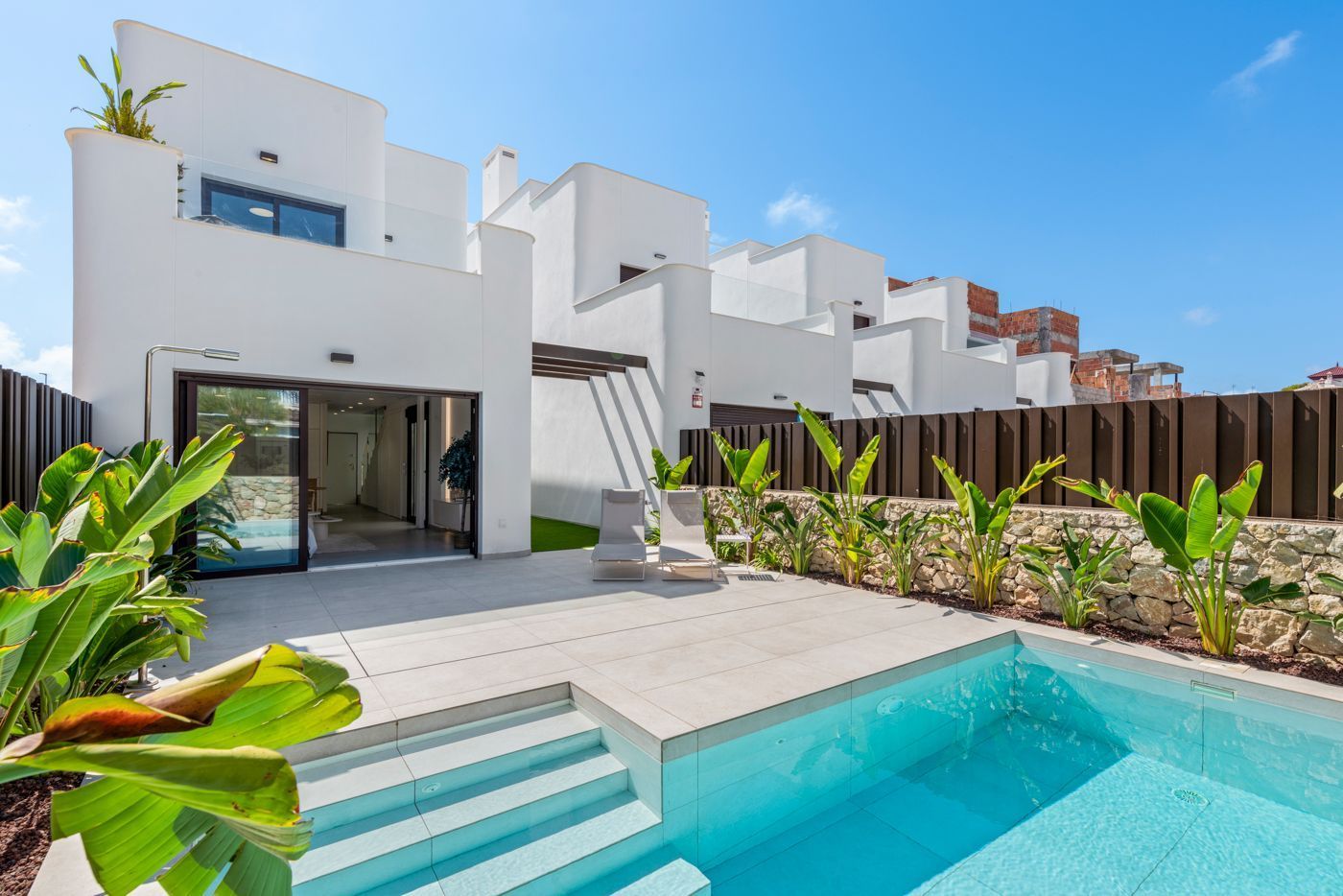 Vista exterior de Casa o xalet en venda en Orihuela amb Calefacció, Jardí privat i Terrassa