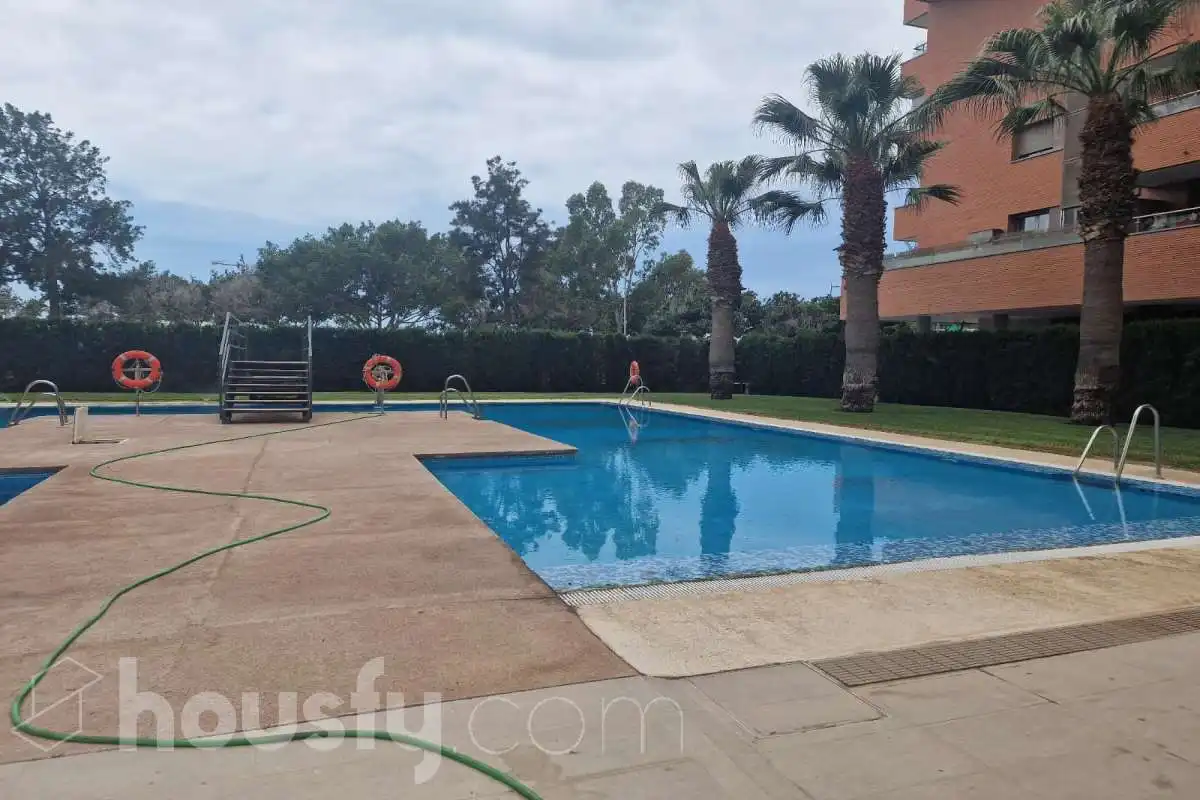 Piscina de Pis de lloguer en Almería amb Aire condicionat, Calefacció i Terrassa