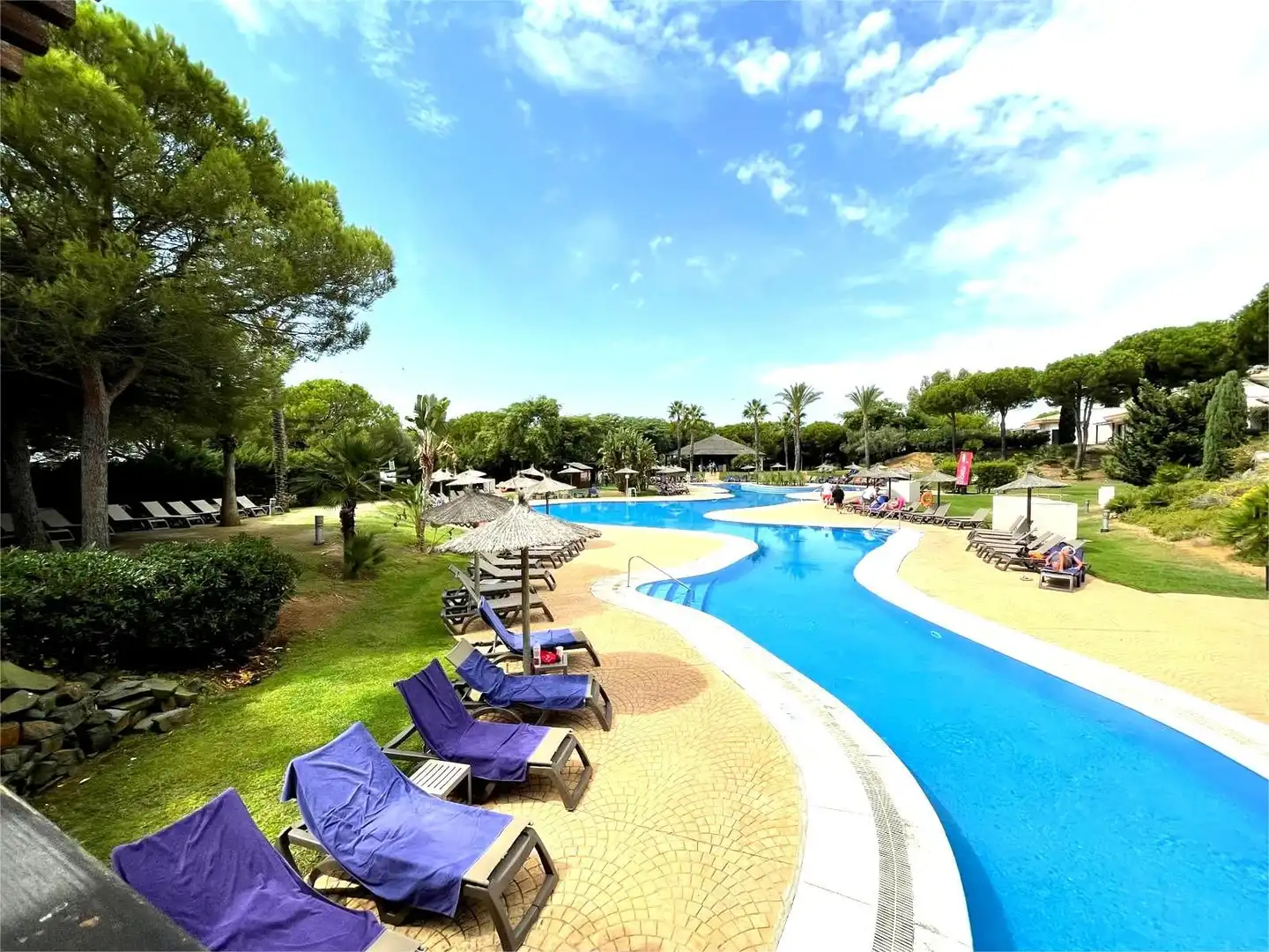 Schwimmbecken von Wohnungen zum Verkauf in Cartaya mit Klimaanlage, Heizung und Terrasse