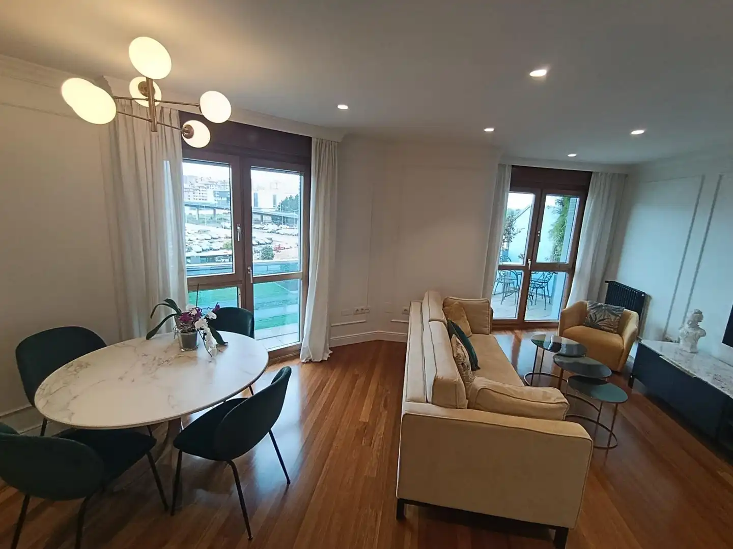 Sala d'estar de Pis en venda en Gijón  amb Calefacció, Terrassa i Traster