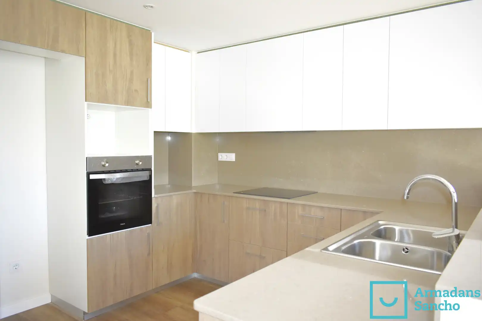 Cocina de Piso de alquiler en Tiana con Aire acondicionado, Calefacción y Horno