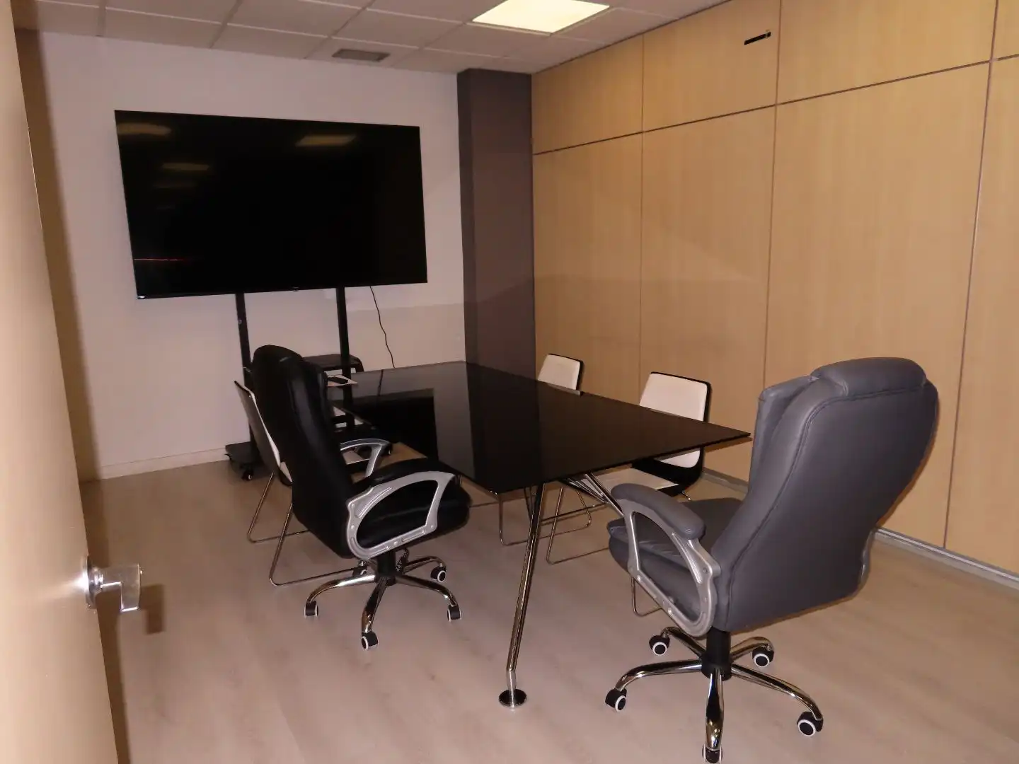 Büro zur Miete in Madrid mit Klimaanlage, Heizung und Möbliert