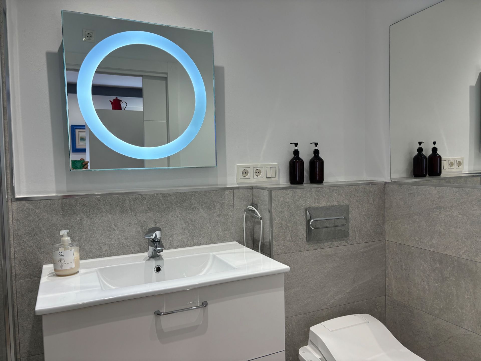 Bathroom of Flat to rent in Gijón   with Heating, Terrace and Furnished