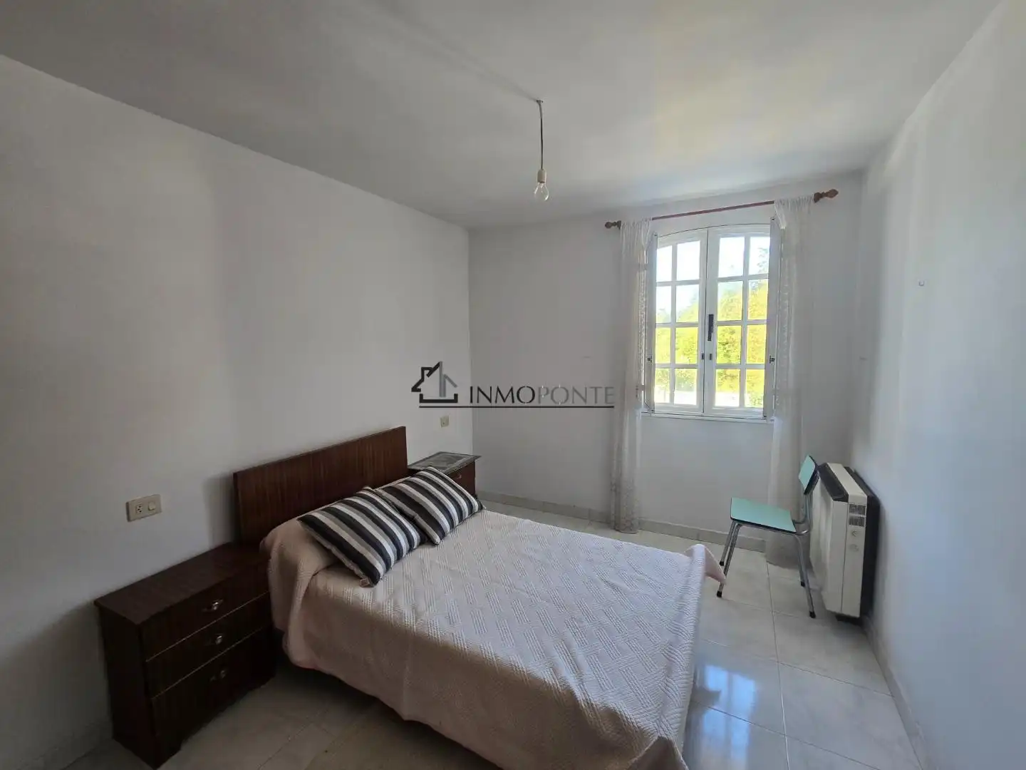 Dormitori de Casa o xalet en venda en Cerdedo amb Jardí privat
