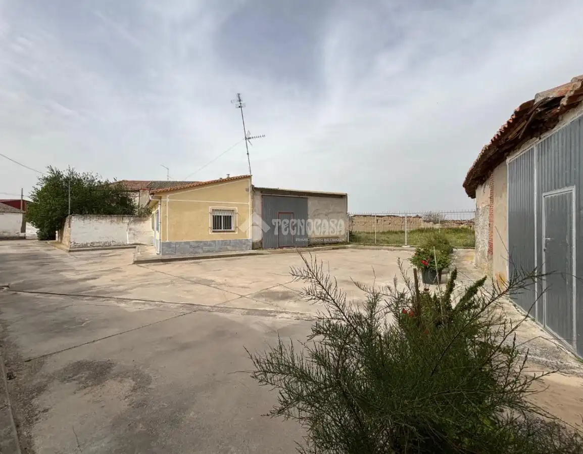 Houses for sale in Ataquines  with Furnished