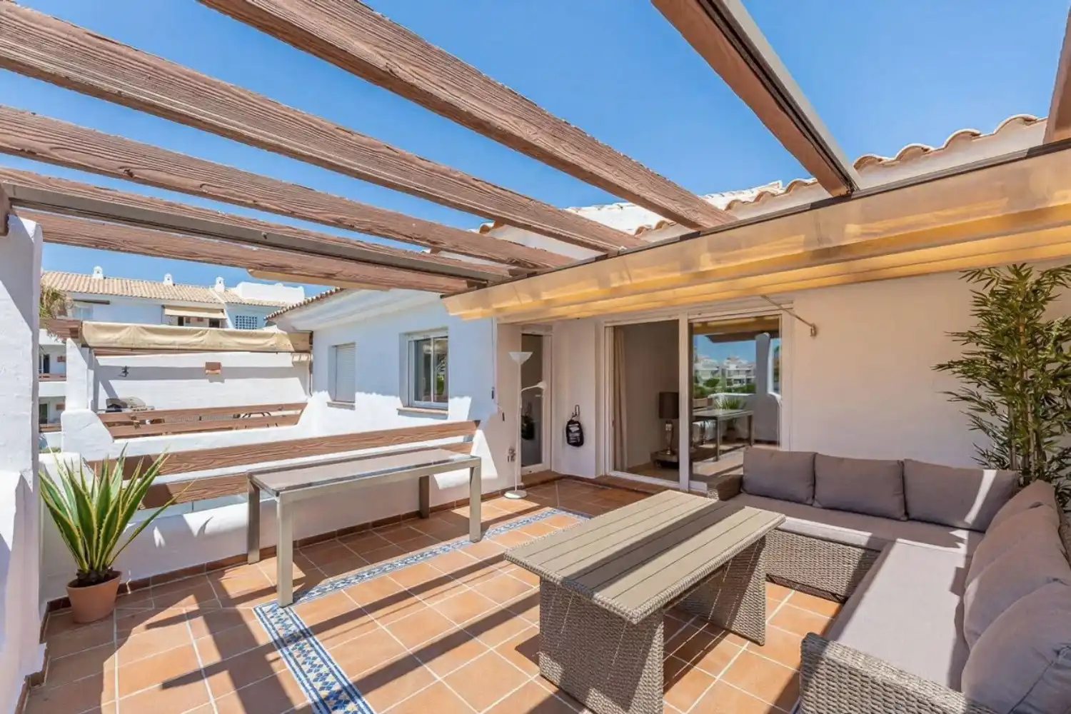 Terraza de Apartamento de alquiler en Estepona con Aire acondicionado, Terraza y Piscina