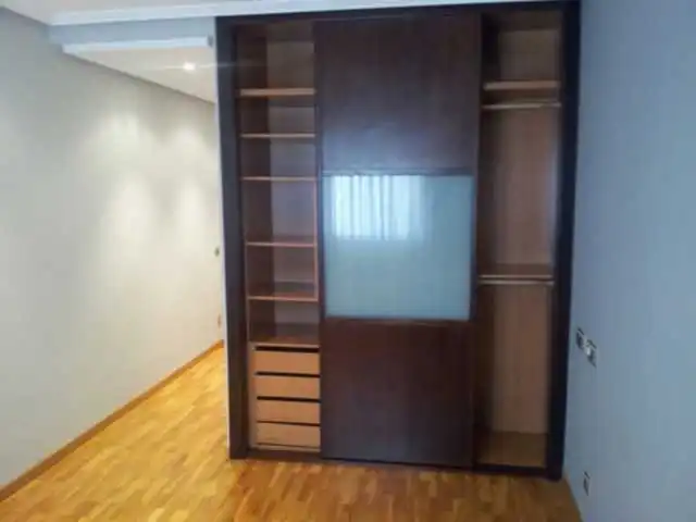Dormitori de Pis de lloguer en Oviedo  amb Calefacció, Parquet i Traster