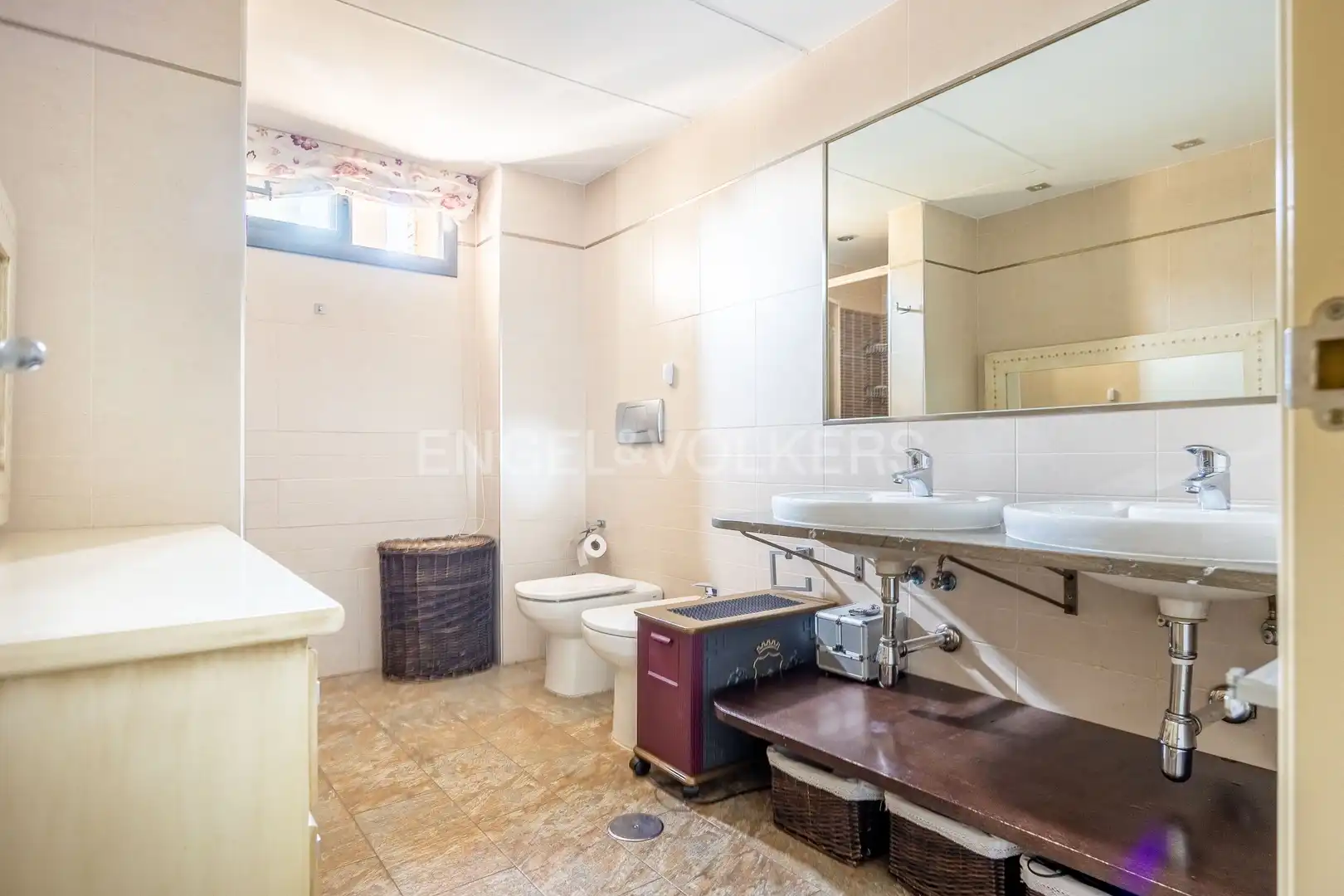 Bathroom of Flat for sale in Sevilla  with Air Conditioner, Heating and Private garden