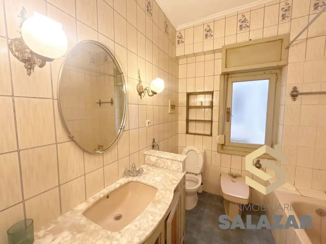 Badezimmer von Wohnung zur Miete in Bilbao  mit Heizung