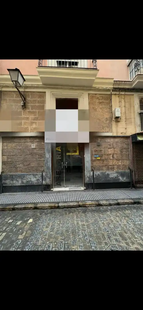 Vista exterior de Local de alquiler en Cádiz