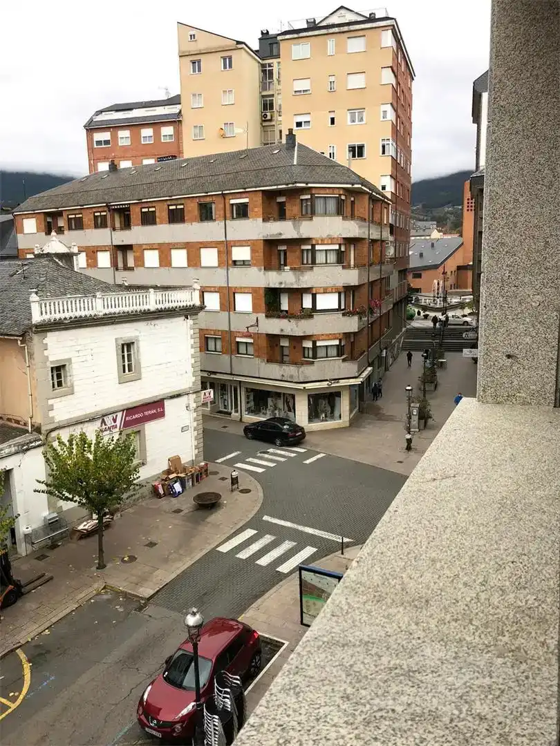 Vista exterior de Pis en venda en O Barco de Valdeorras   amb Balcó