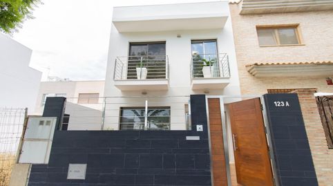 Amplio Chalet en Quart de Poblet, Ideal para Familias